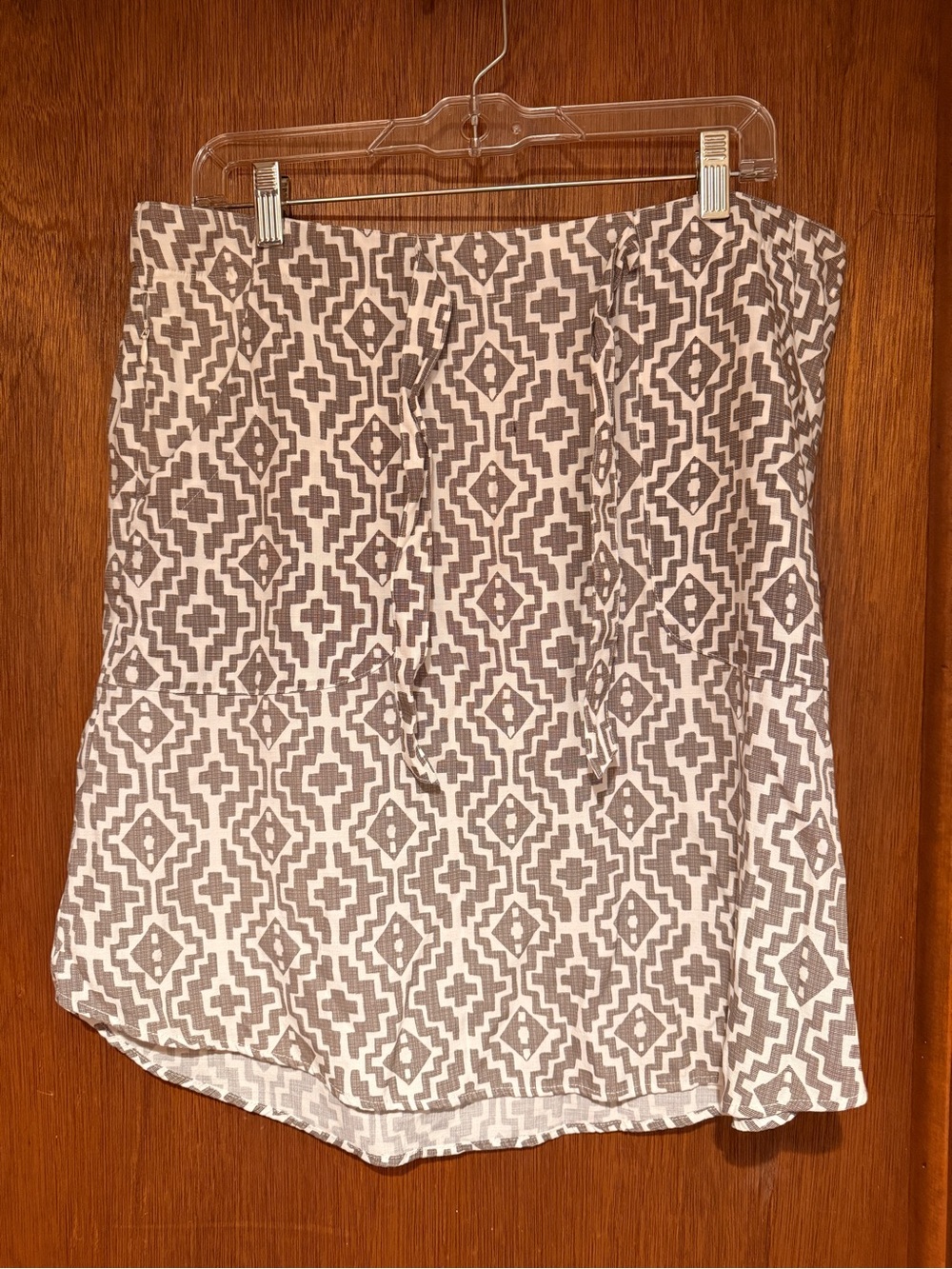 Royal Robbins White and Gray Geometric A-Line Skirt with pockets